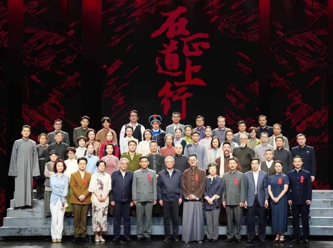 新利luck·蓝硕以科技赋能话剧《在正道上行》圆满上演